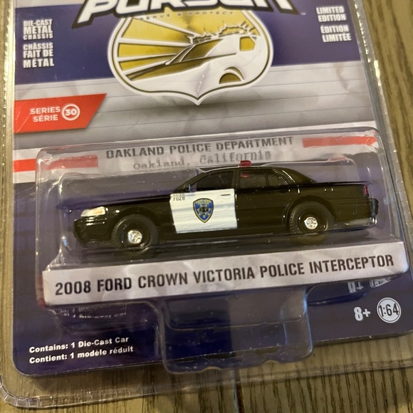 Greenlight Hot Pursuit 2008 Ford Crown Victoria Oakland Police Department 1/64 - Picture 2 of 3